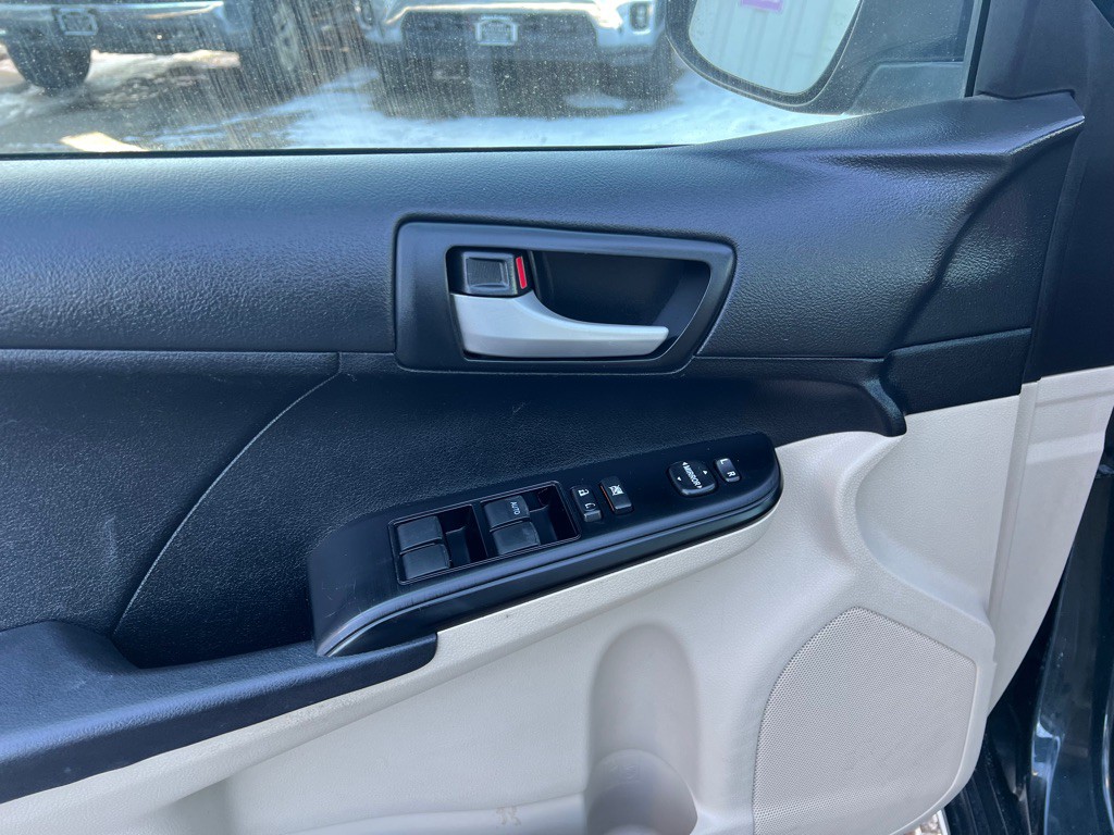 2012 Toyota Camry Image 13