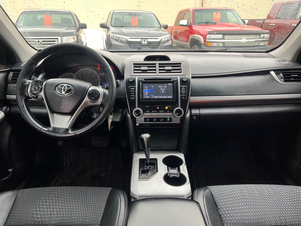 2014 Toyota Camry Image 10