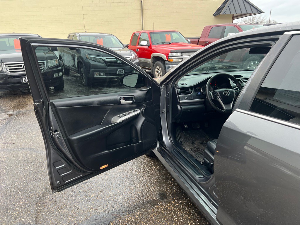2014 Toyota Camry Image 12