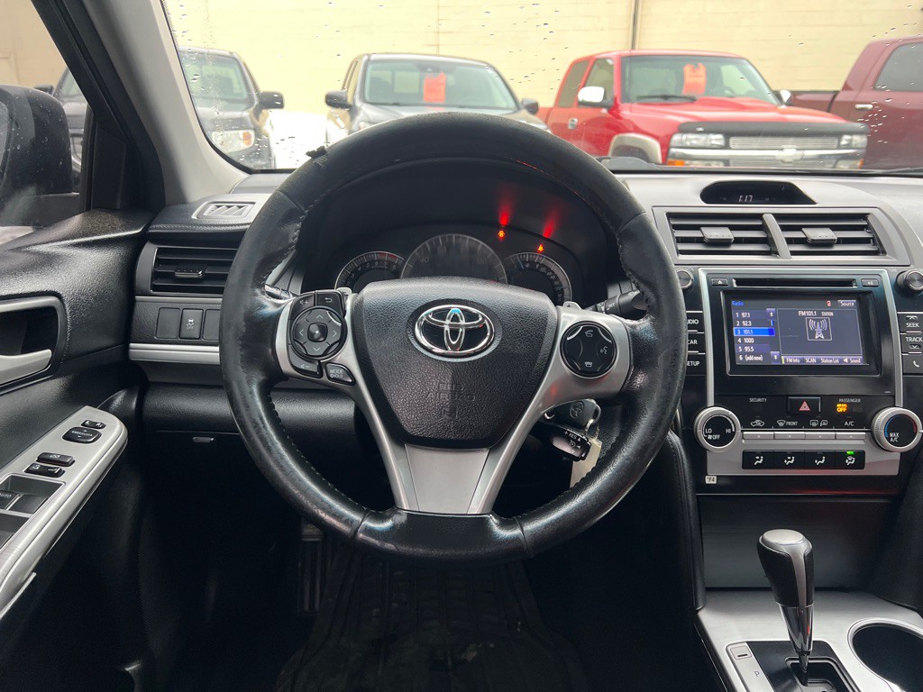 2014 Toyota Camry Image 16