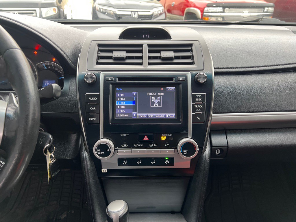 2014 Toyota Camry Image 19