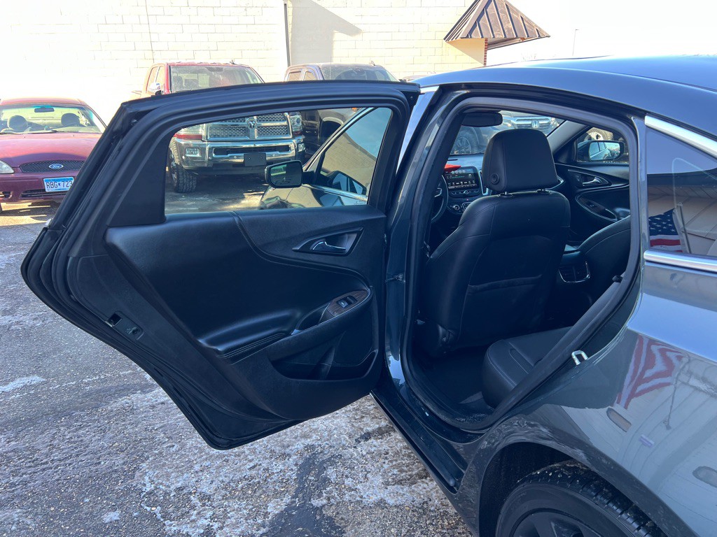 2017 Chevrolet Malibu Image 6