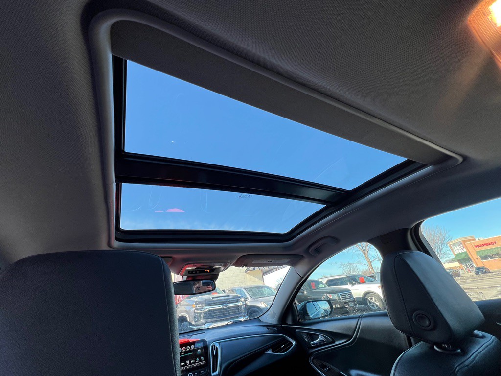 2017 Chevrolet Malibu Image 8