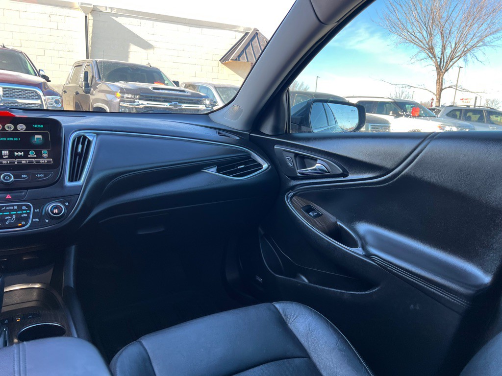 2017 Chevrolet Malibu Image 9