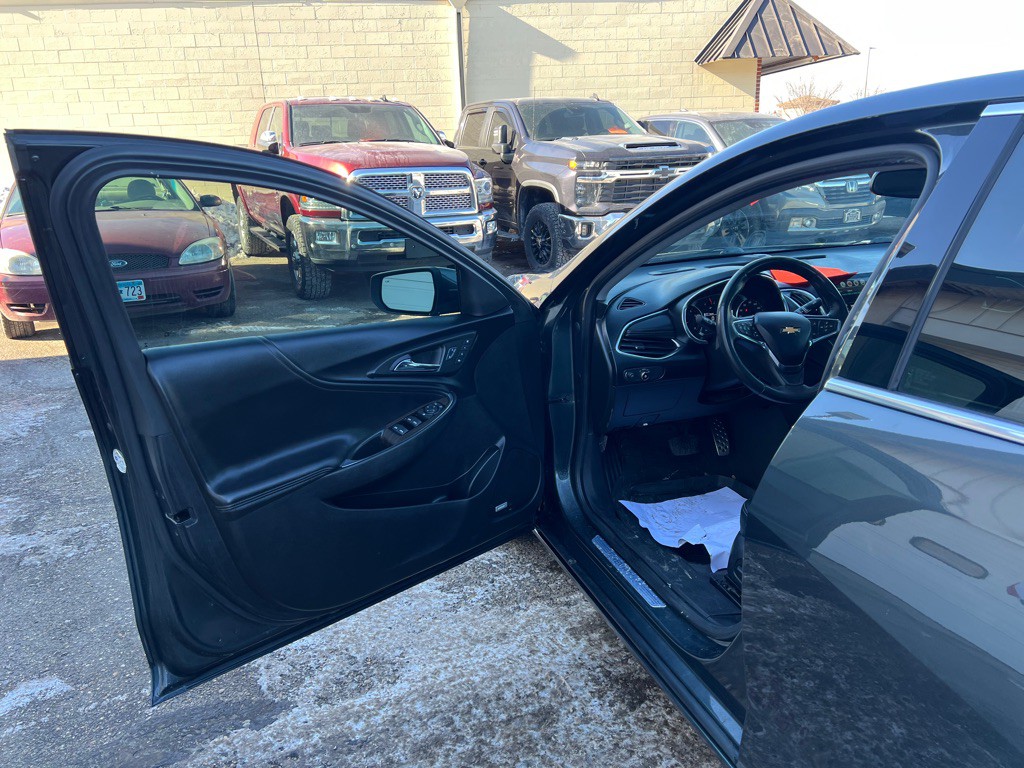 2017 Chevrolet Malibu Image 12