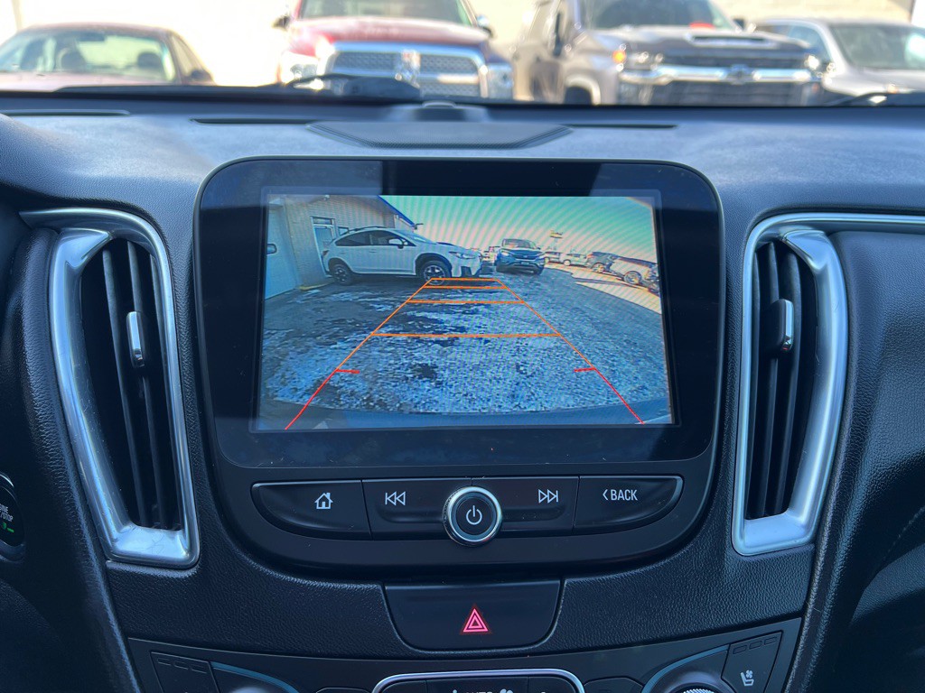 2017 Chevrolet Malibu Image 20