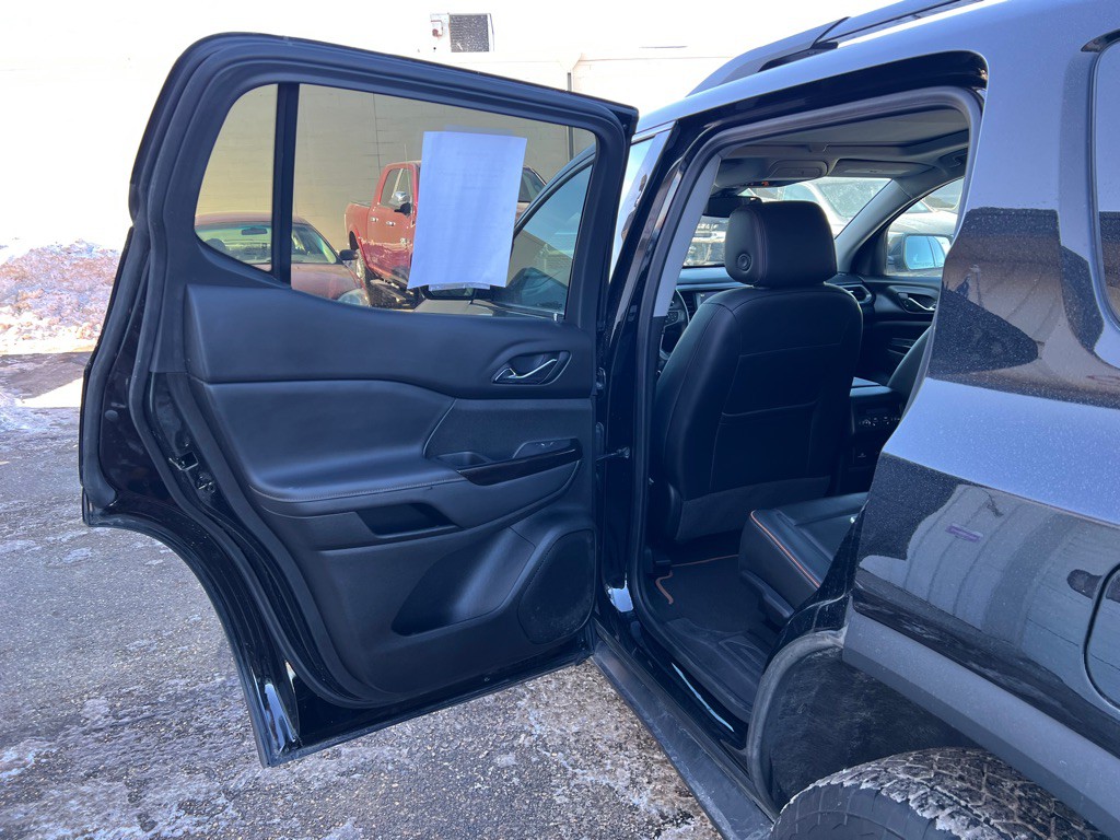 2023 GMC Acadia Image 10