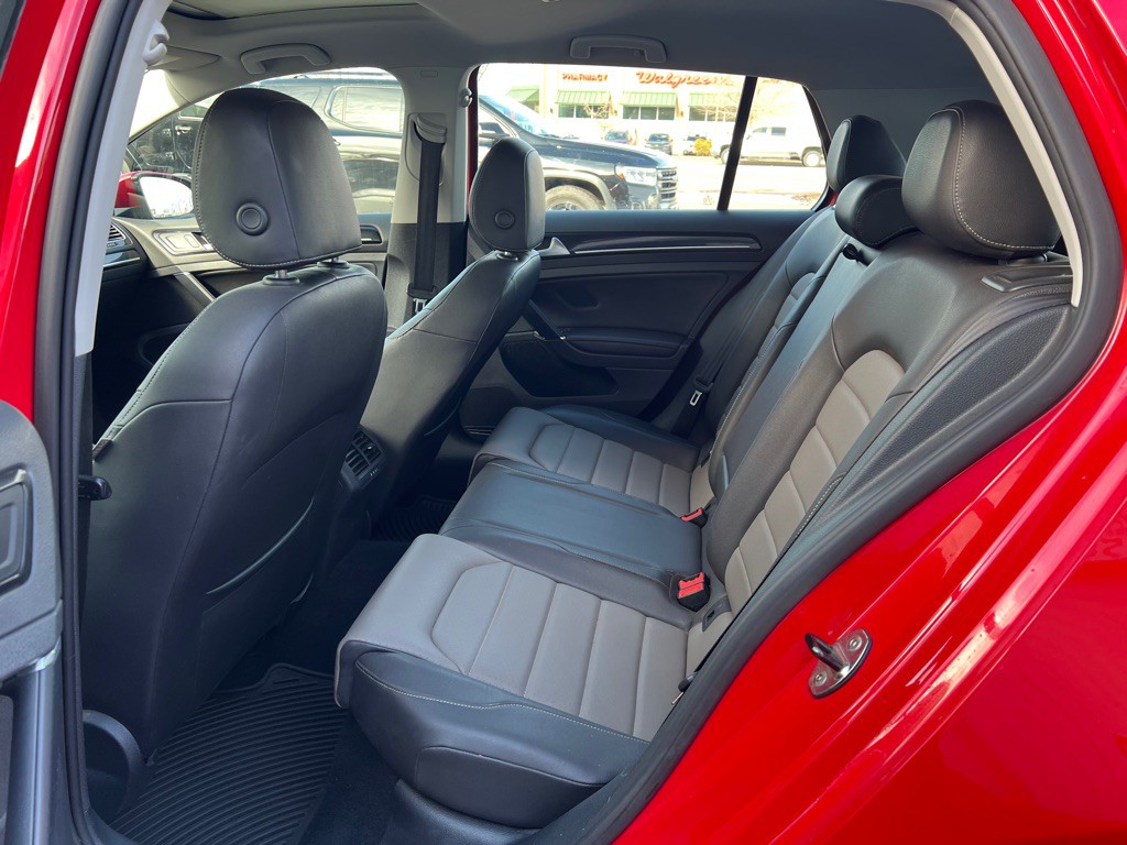 2015 Volkswagen Golf Image 9