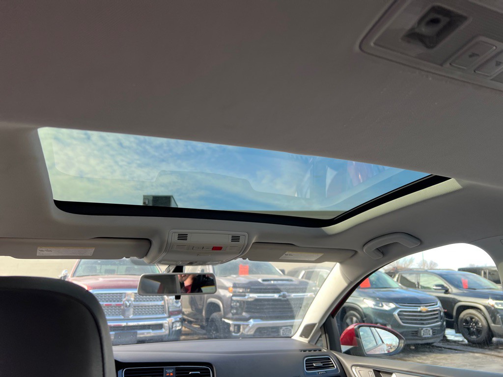 2015 Volkswagen Golf Image 10