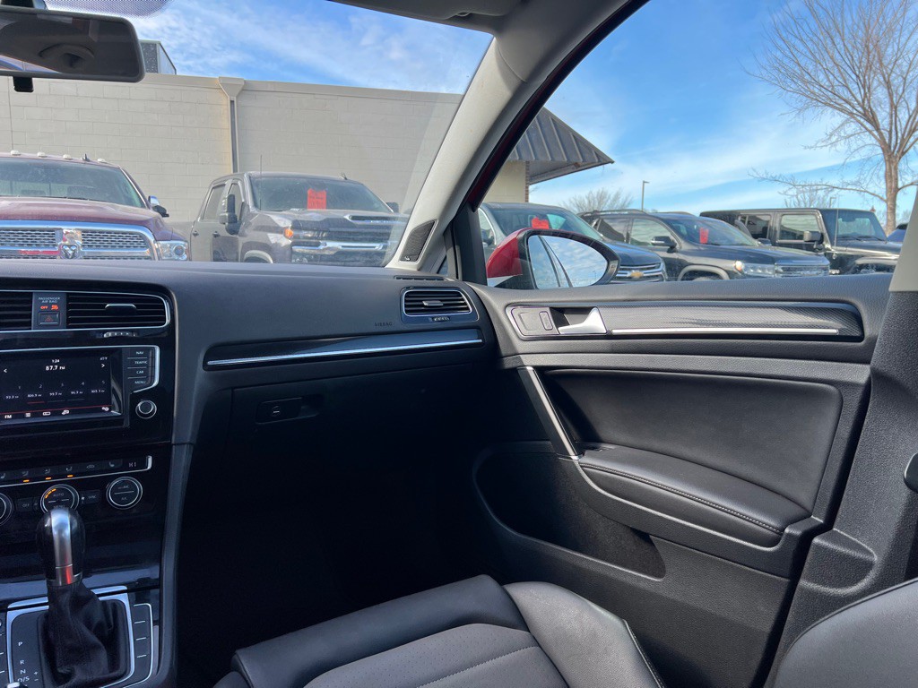 2015 Volkswagen Golf Image 11