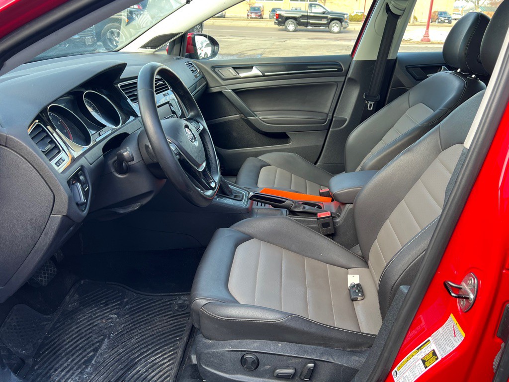 2015 Volkswagen Golf Image 16