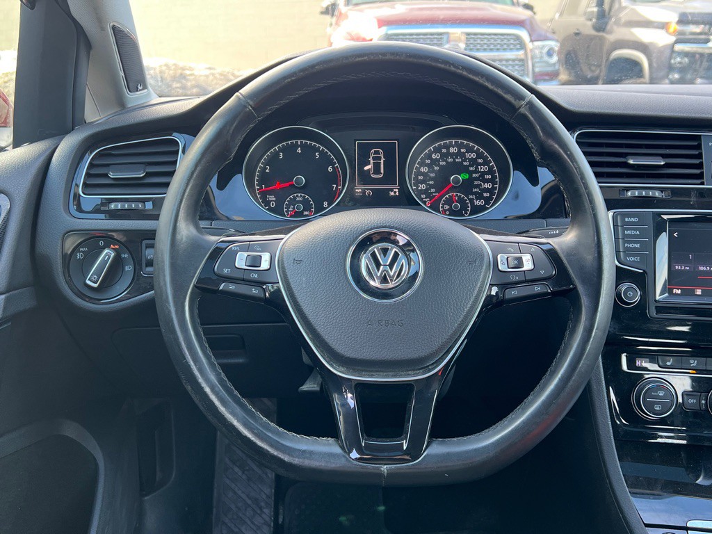 2015 Volkswagen Golf Image 17