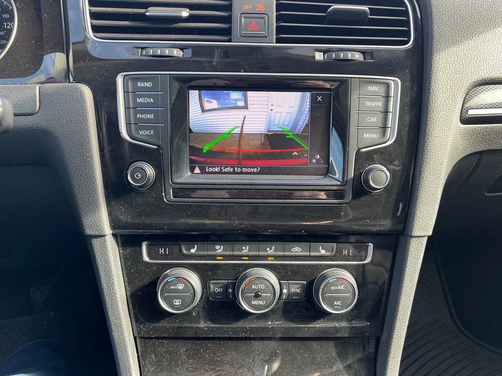 2015 Volkswagen Golf Image 19