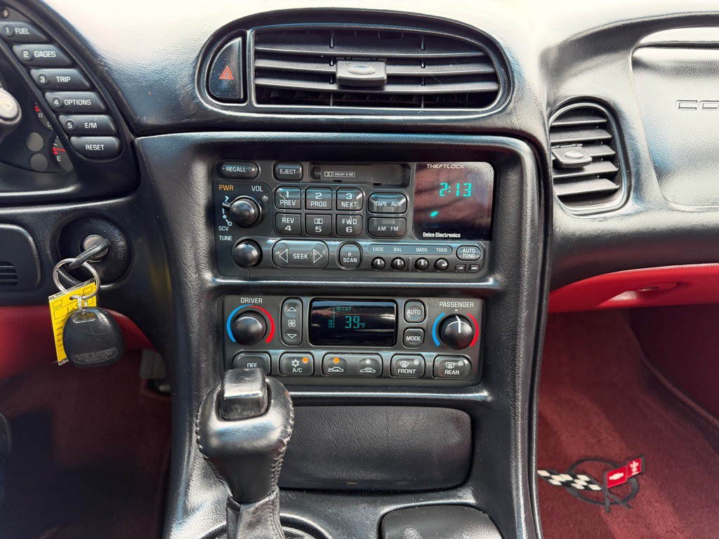 1998 Chevrolet Corvette Image 16