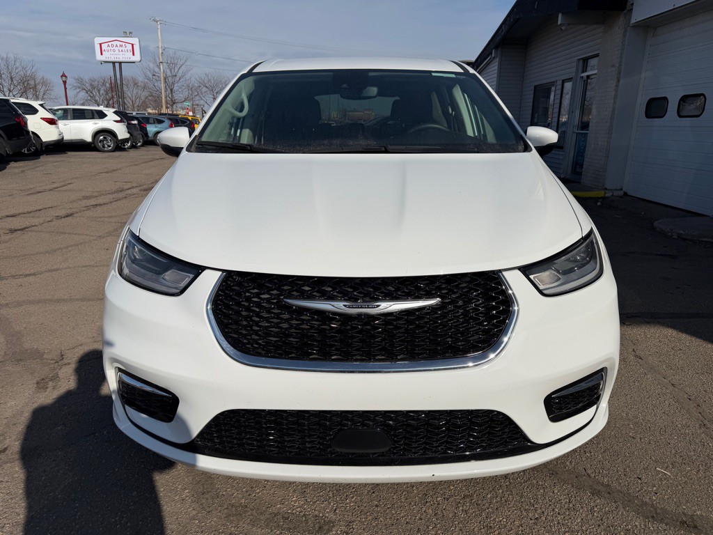 2023 Chrysler Pacifica Image 3