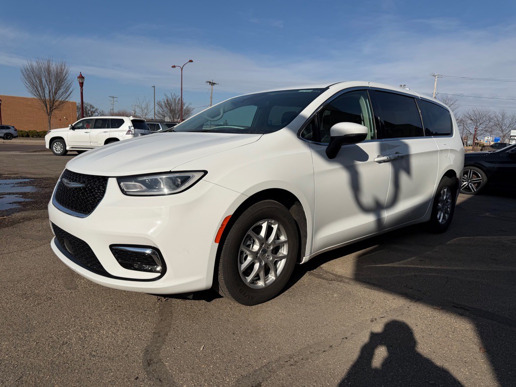 2023 Chrysler Pacifica Image 4