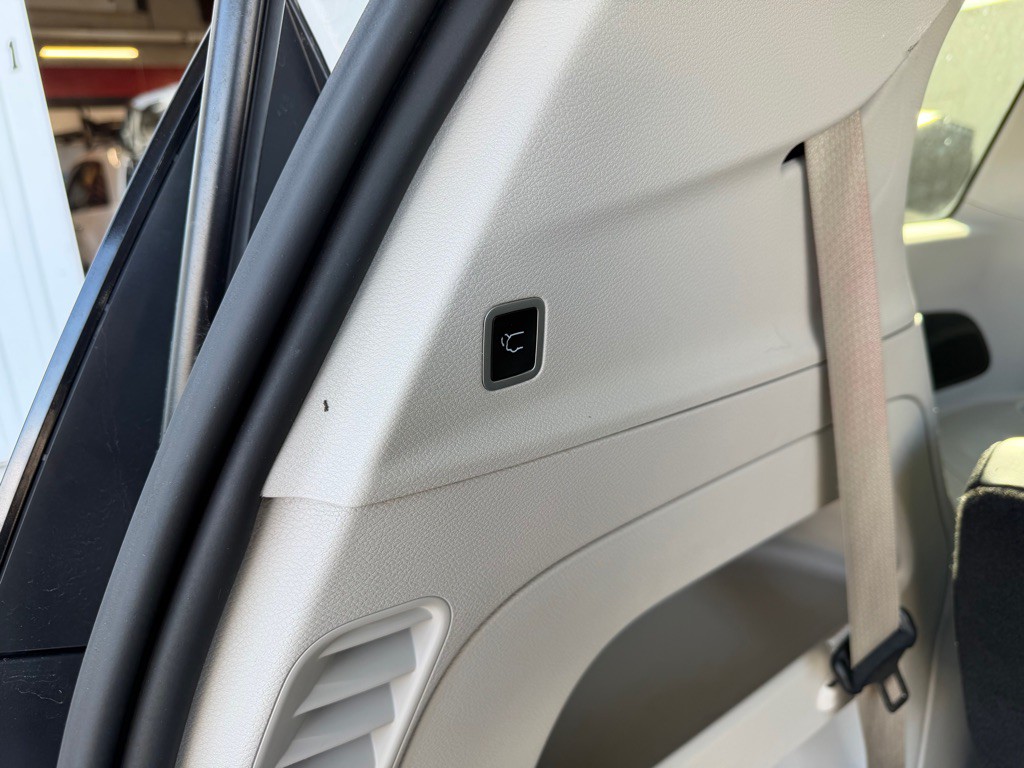 2023 Chrysler Pacifica Image 9
