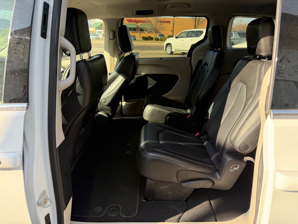 2023 Chrysler Pacifica Image 10