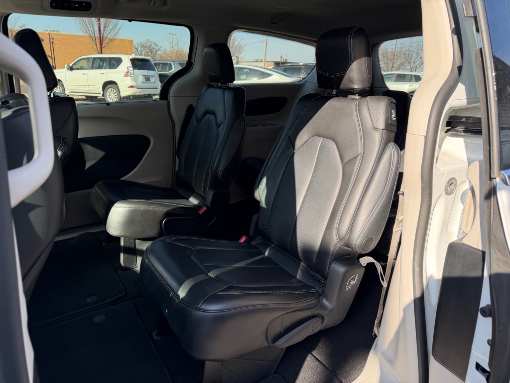 2023 Chrysler Pacifica Image 11