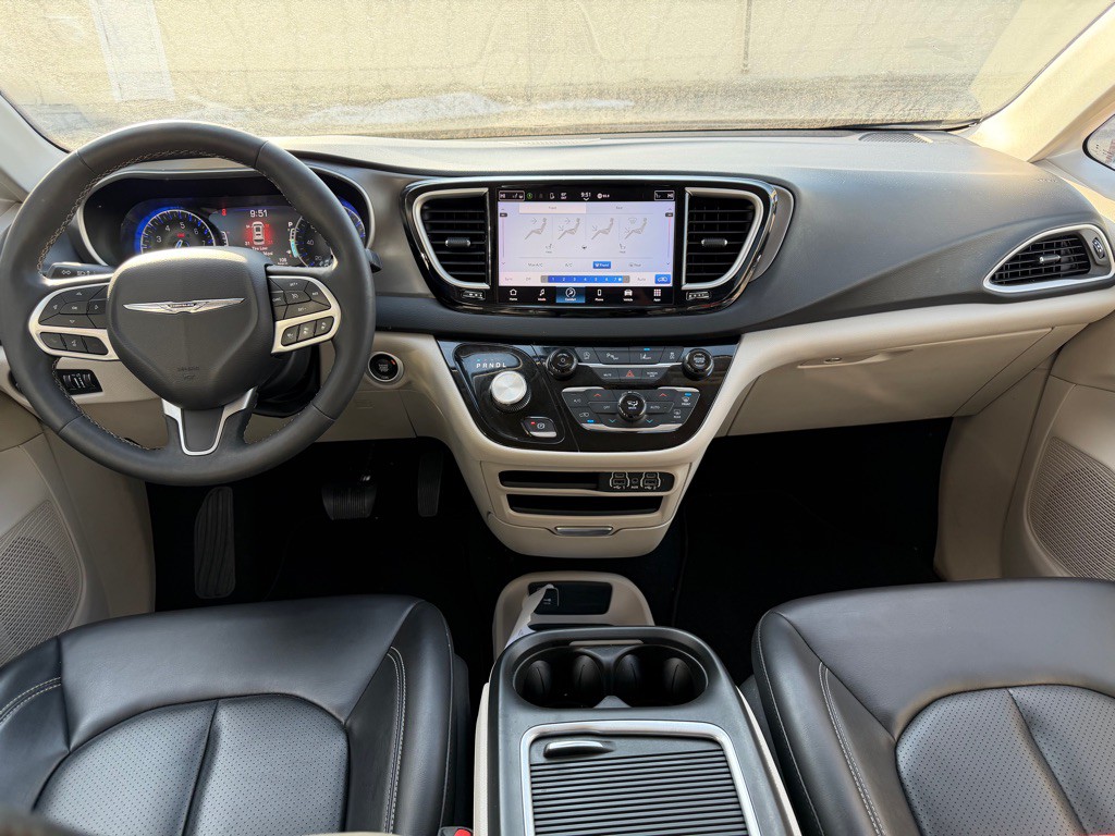 2023 Chrysler Pacifica Image 13