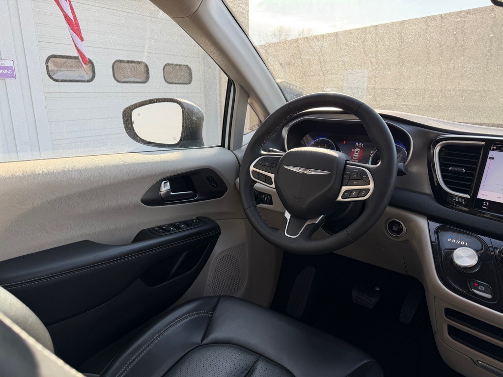 2023 Chrysler Pacifica Image 14