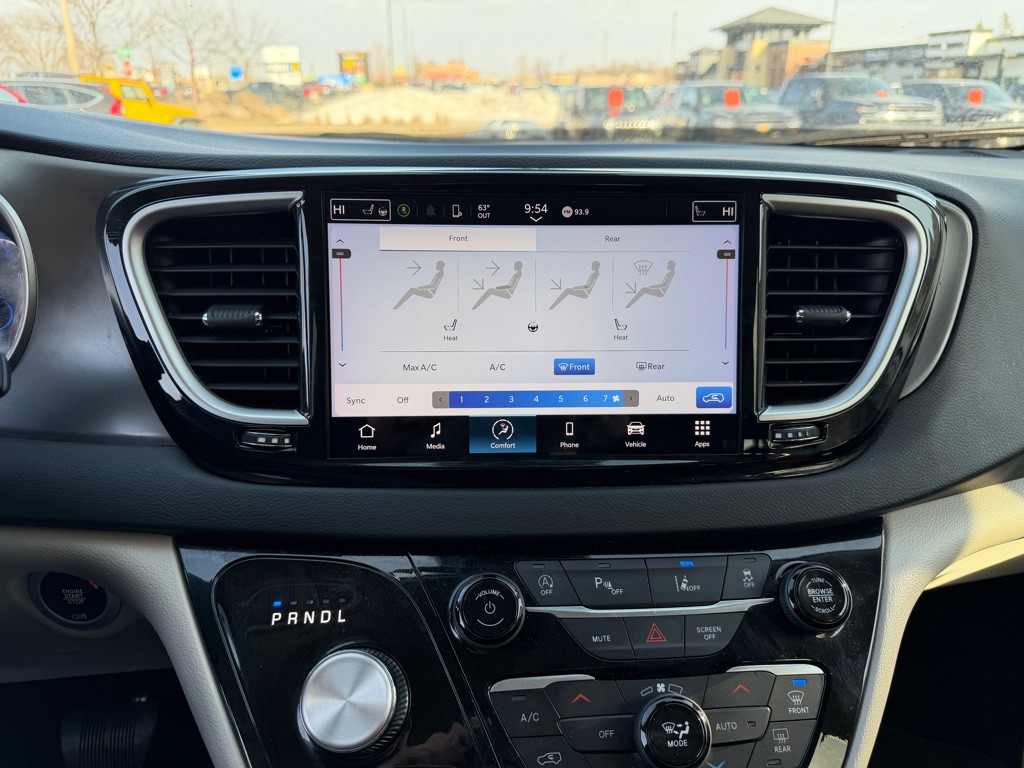 2023 Chrysler Pacifica Image 22