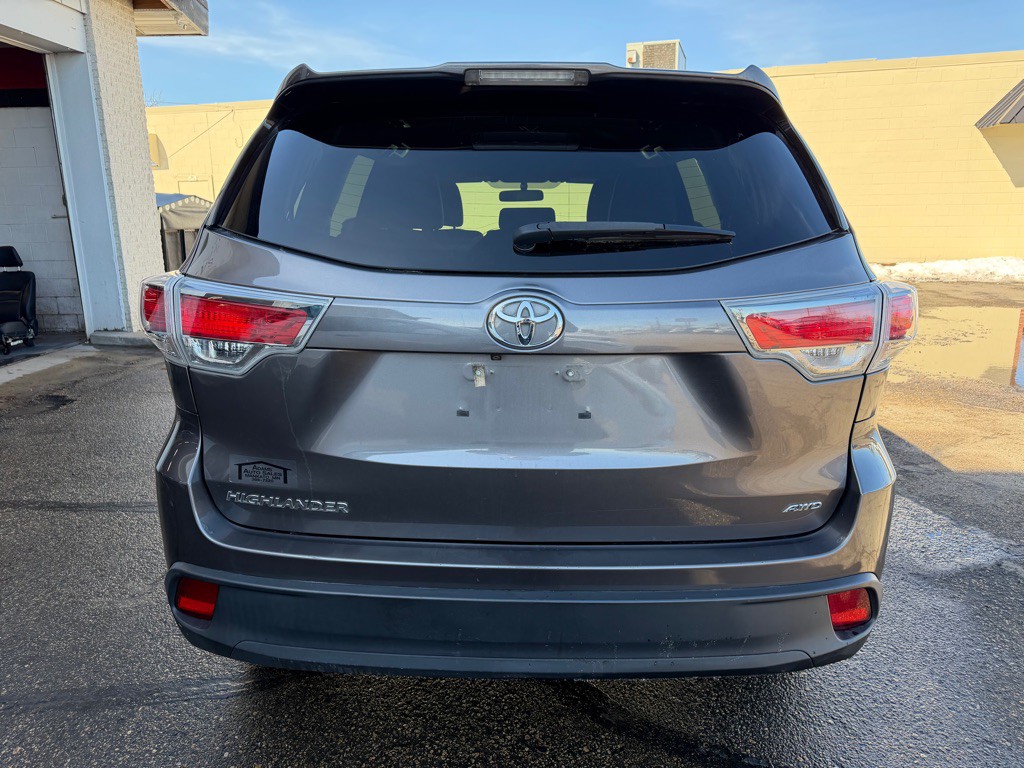 2016 Toyota Highlander Image 6
