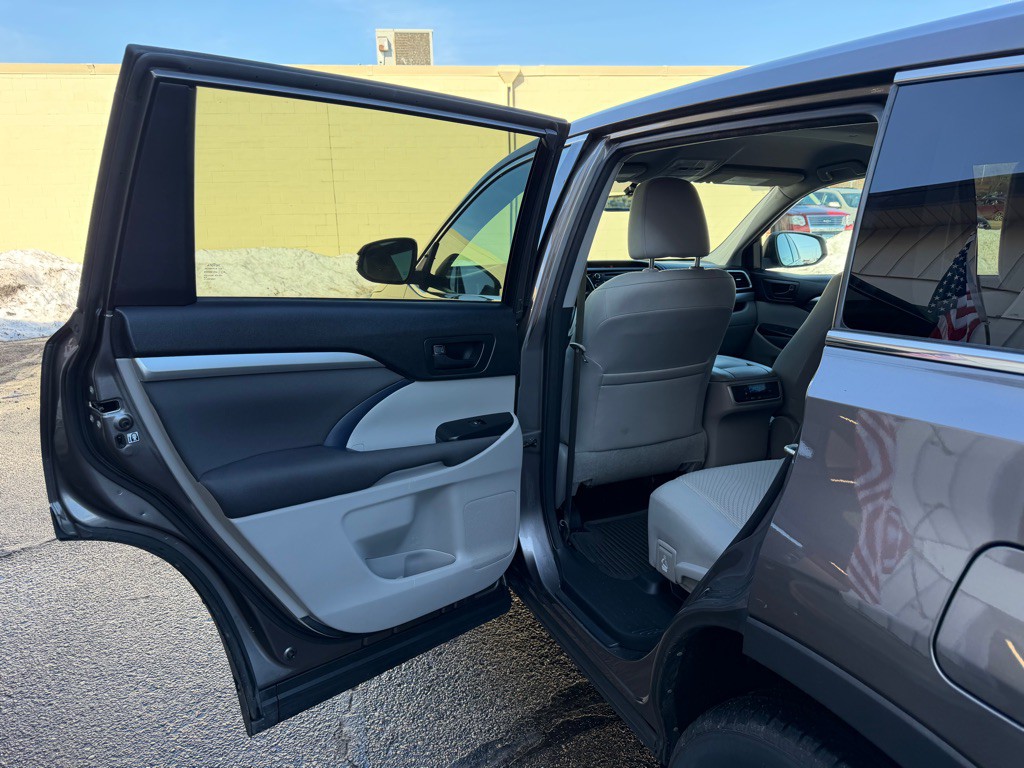 2016 Toyota Highlander Image 9