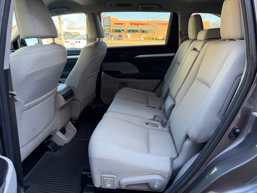 2016 Toyota Highlander Image 10