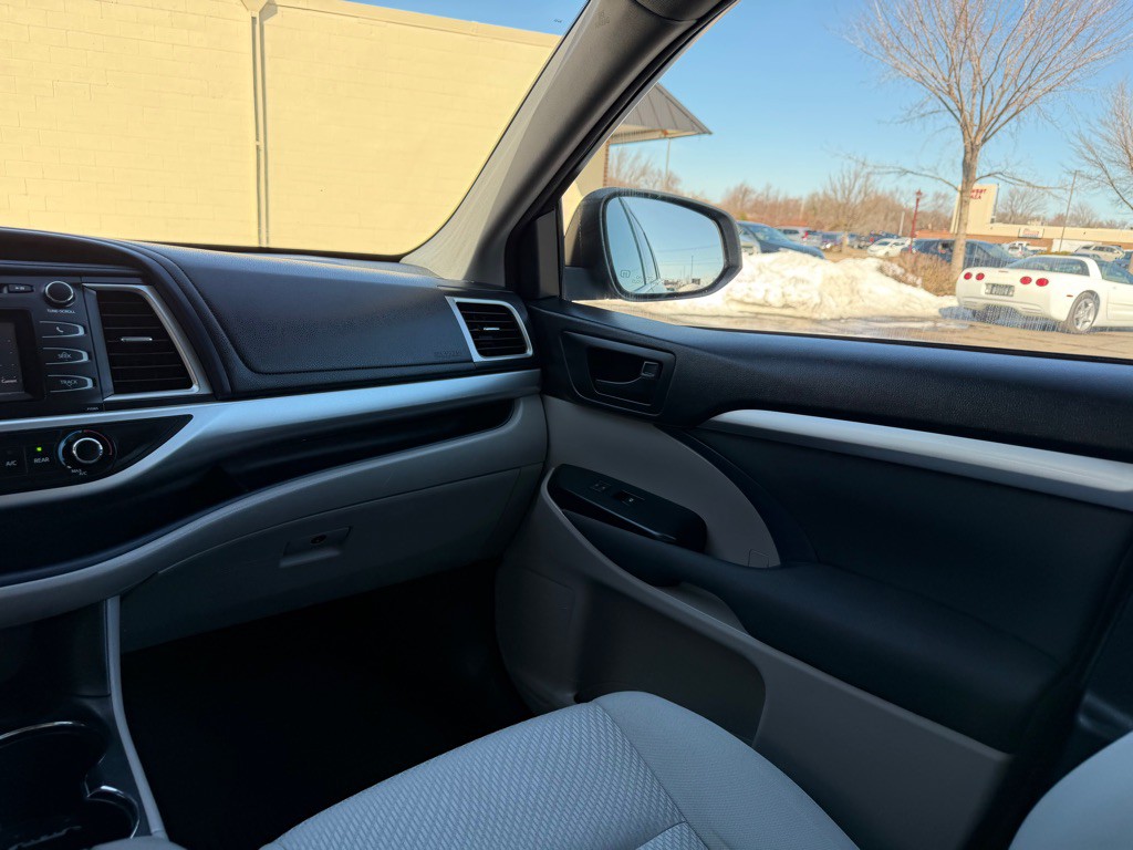 2016 Toyota Highlander Image 11