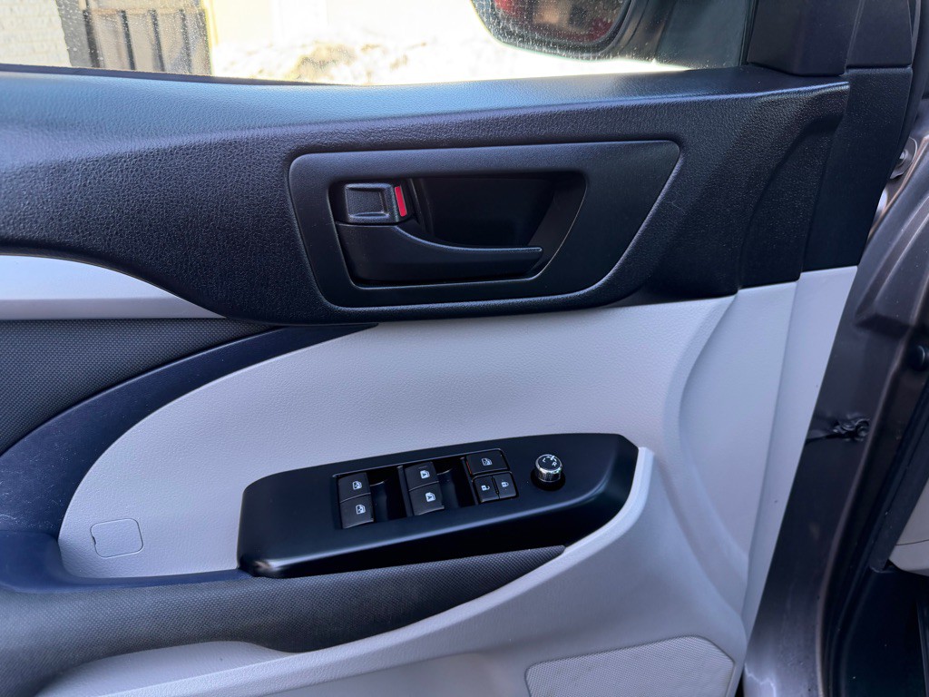 2016 Toyota Highlander Image 15