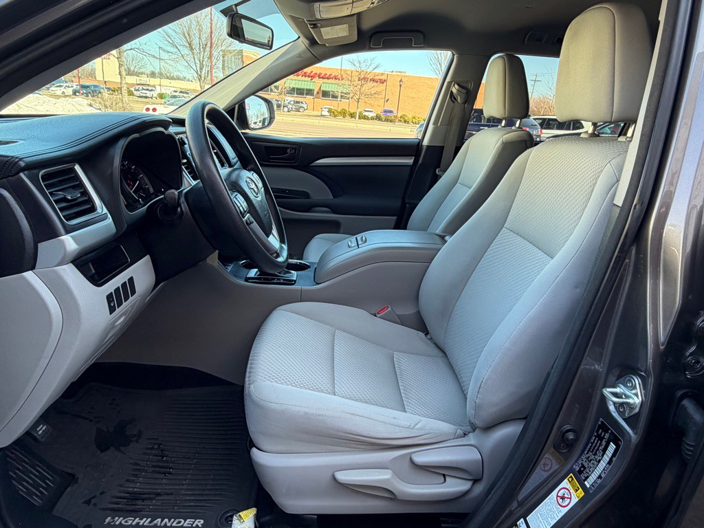 2016 Toyota Highlander Image 16