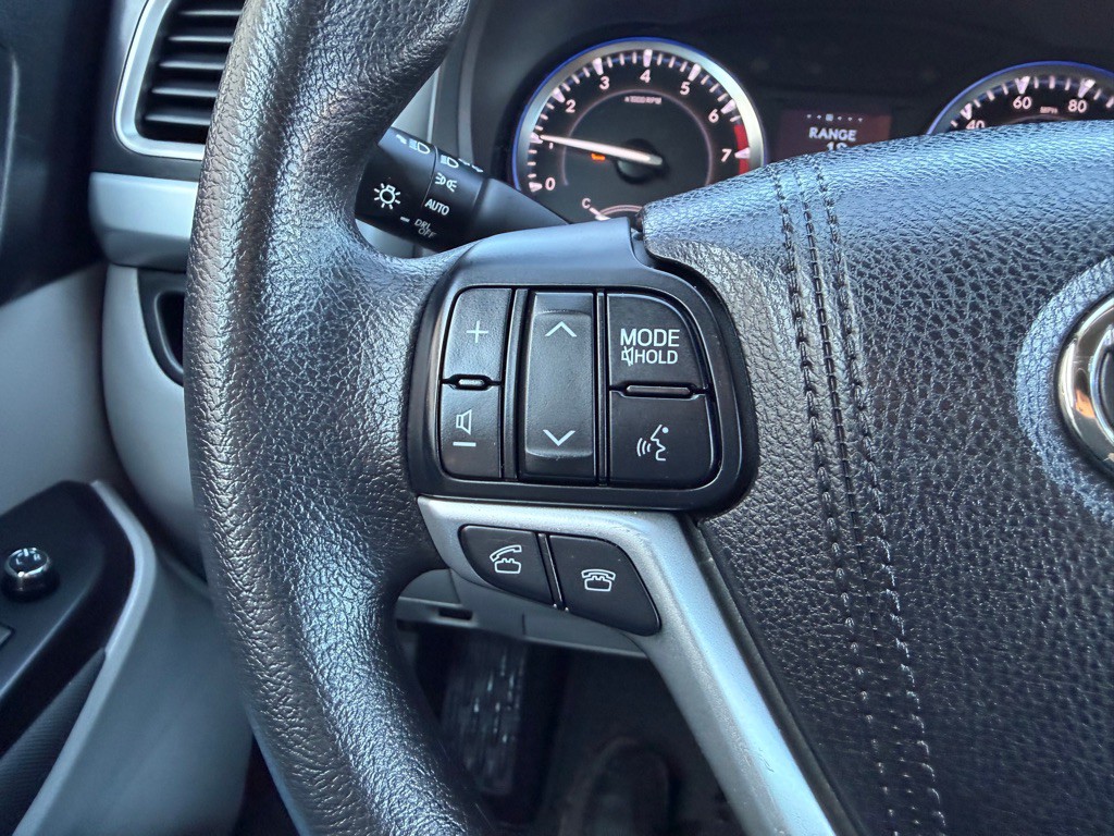 2016 Toyota Highlander Image 19