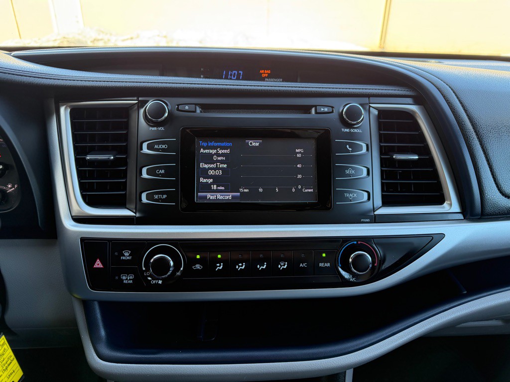 2016 Toyota Highlander Image 21