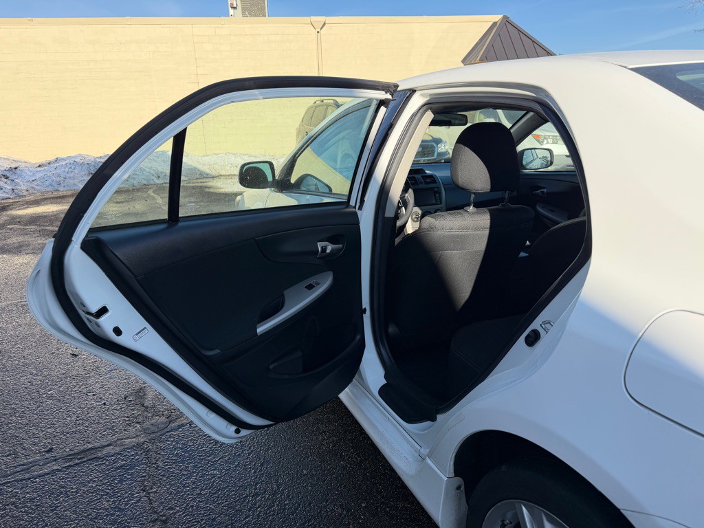 2013 Toyota Corolla Image 7