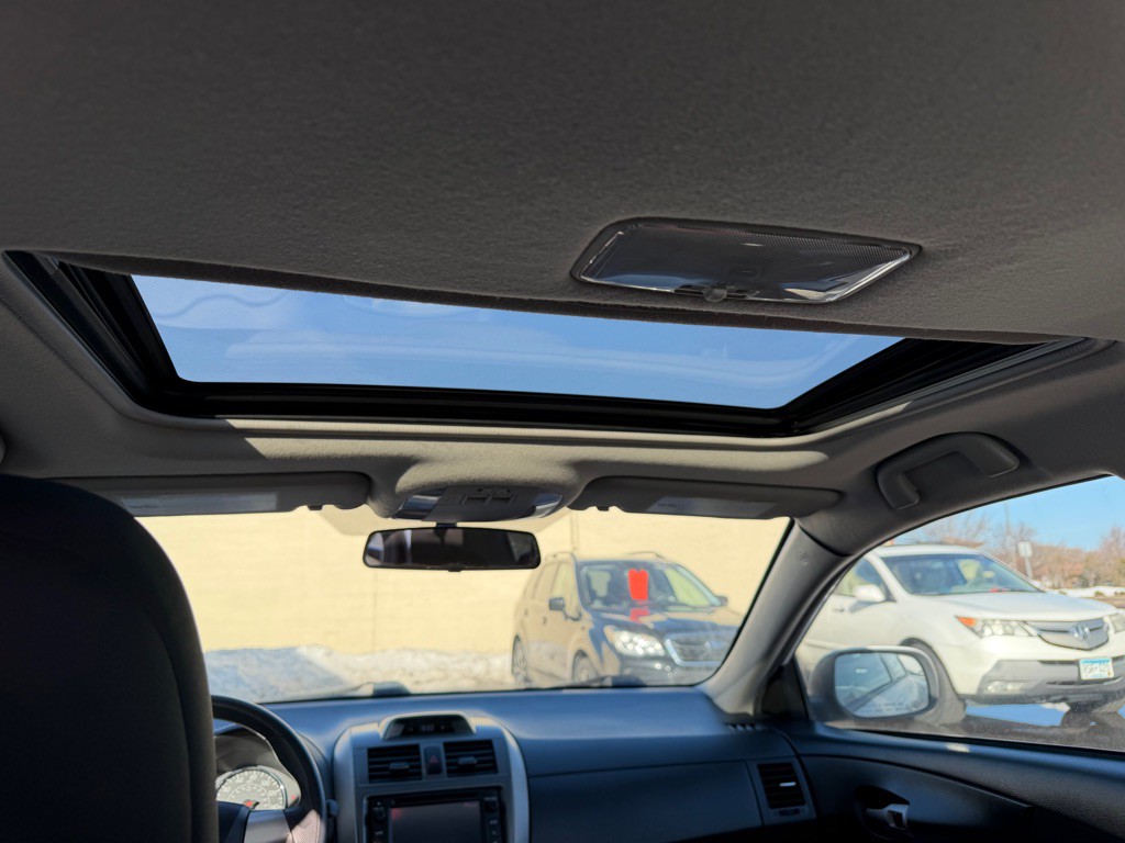 2013 Toyota Corolla Image 9