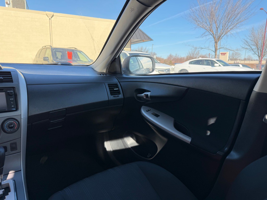 2013 Toyota Corolla Image 10