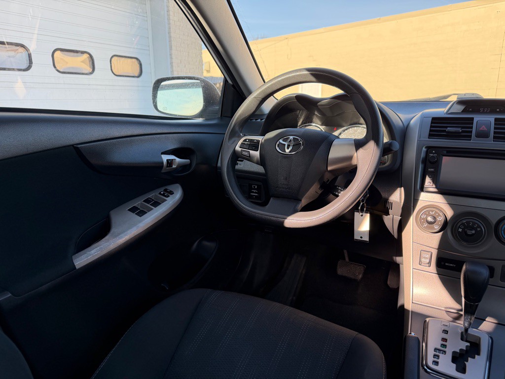 2013 Toyota Corolla Image 12