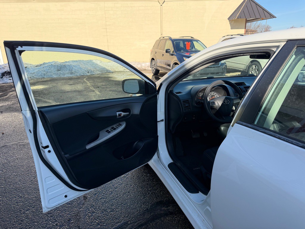 2013 Toyota Corolla Image 13