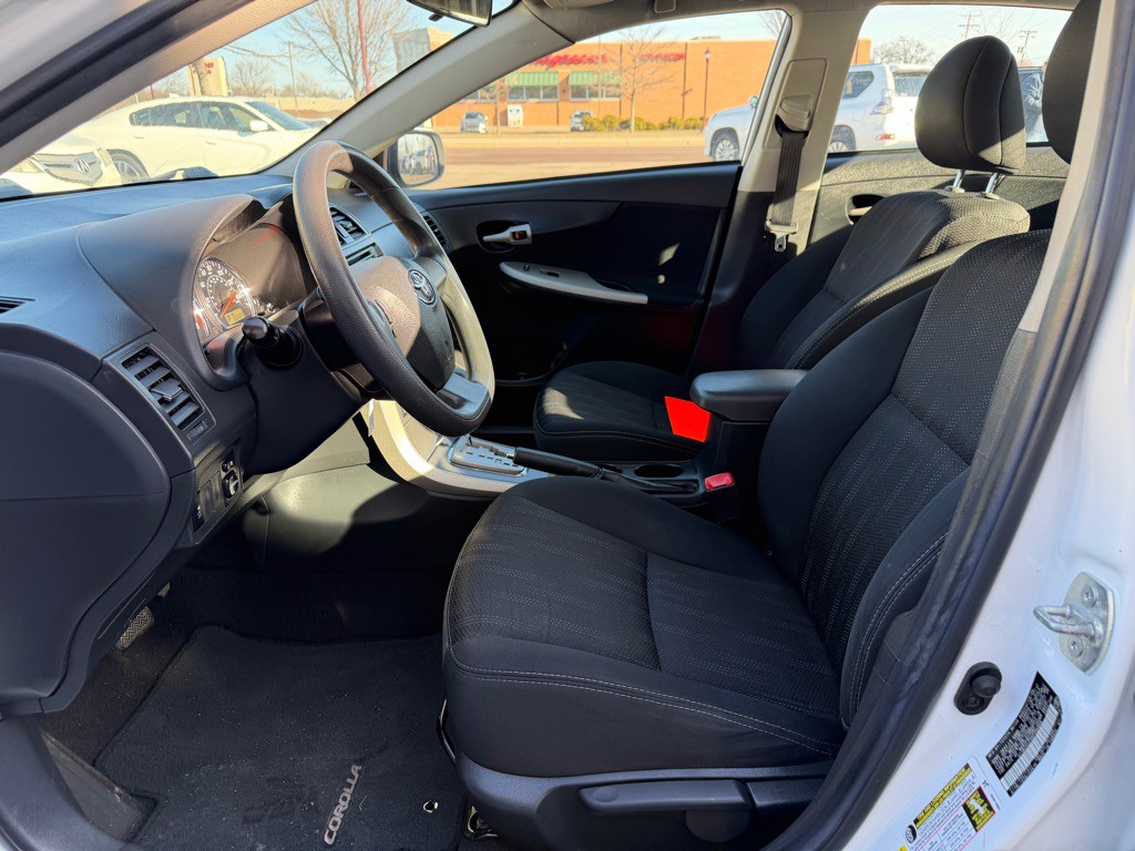 2013 Toyota Corolla Image 15