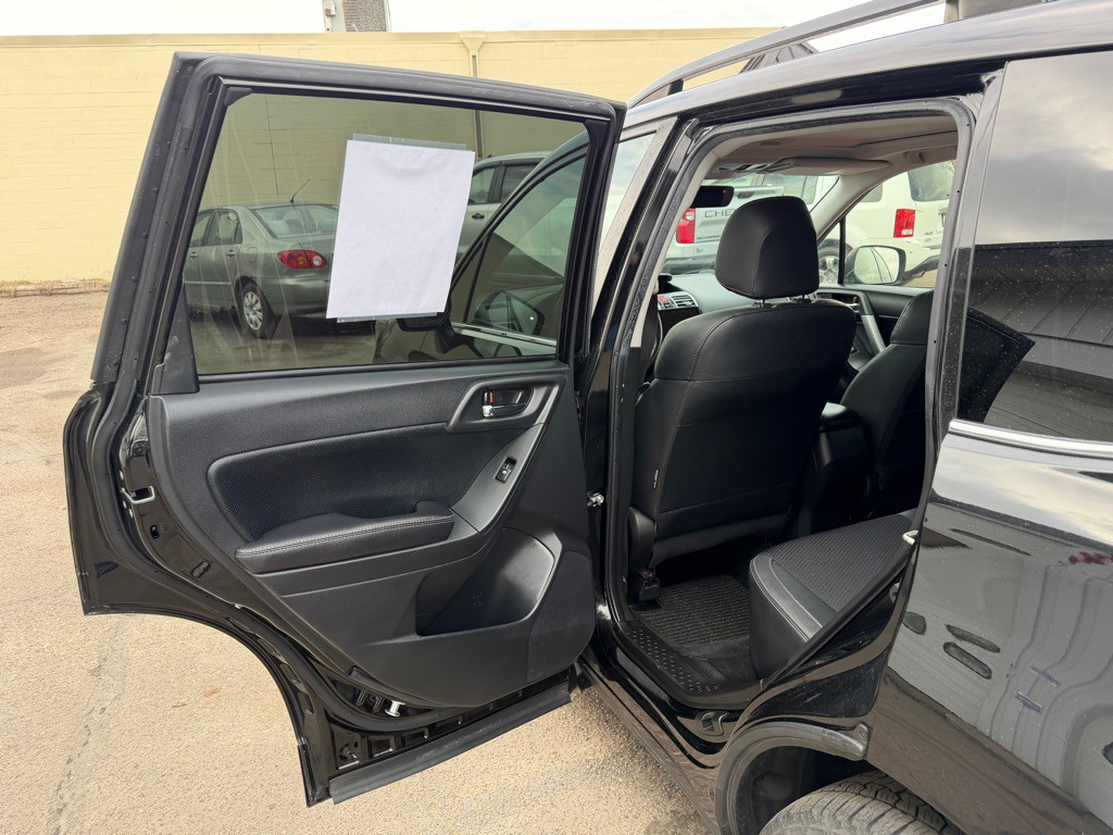 2017 Subaru Forester Image 9