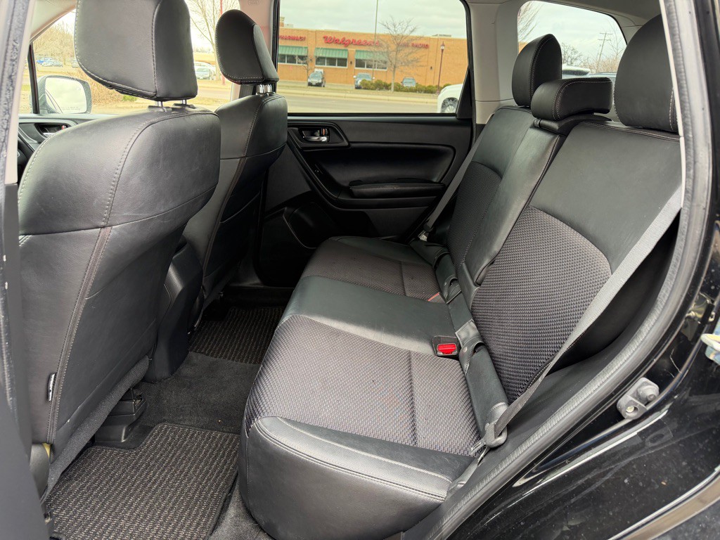 2017 Subaru Forester Image 10
