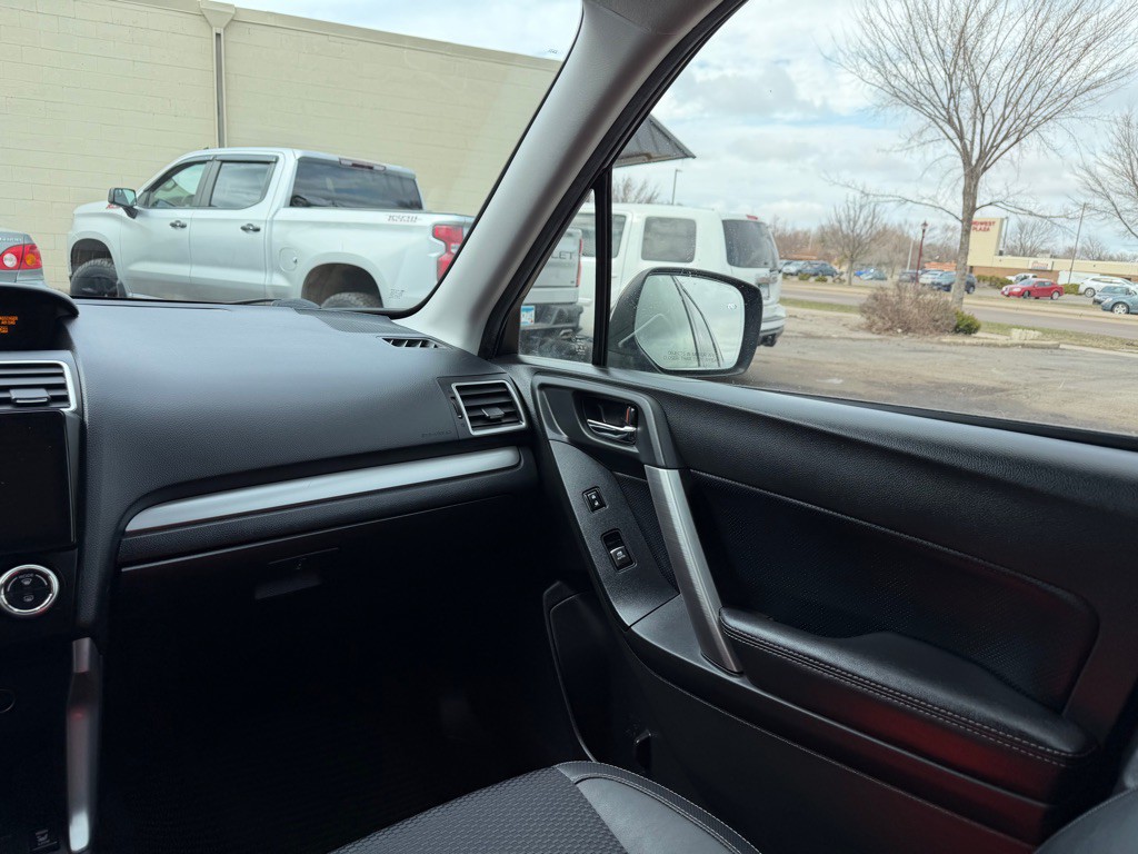 2017 Subaru Forester Image 12