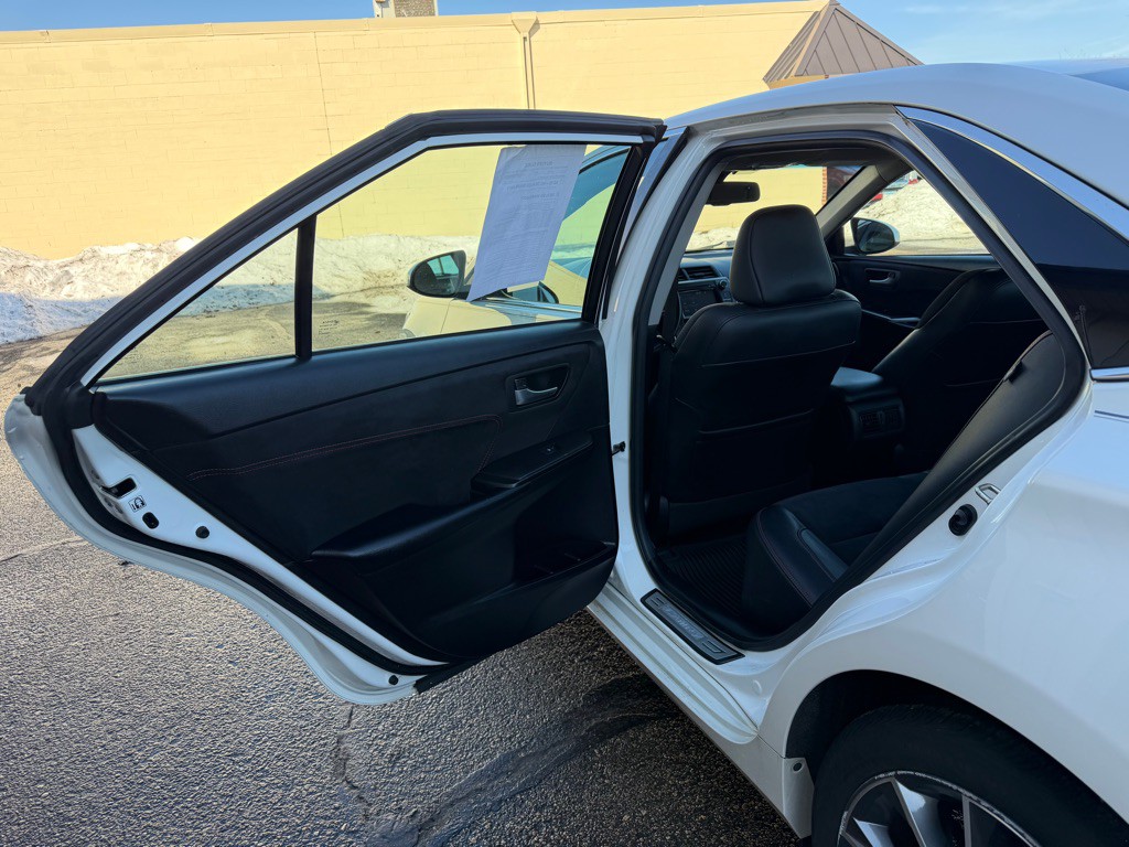 2017 Toyota Camry Image 7