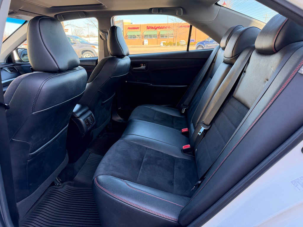 2017 Toyota Camry Image 8