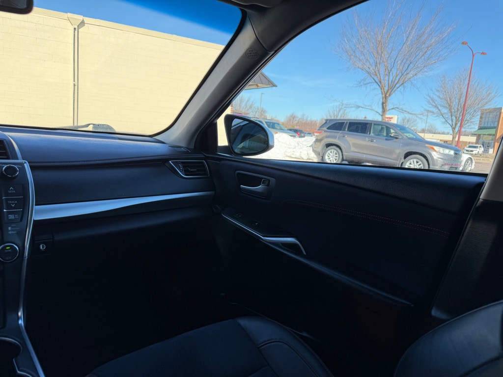 2017 Toyota Camry Image 10