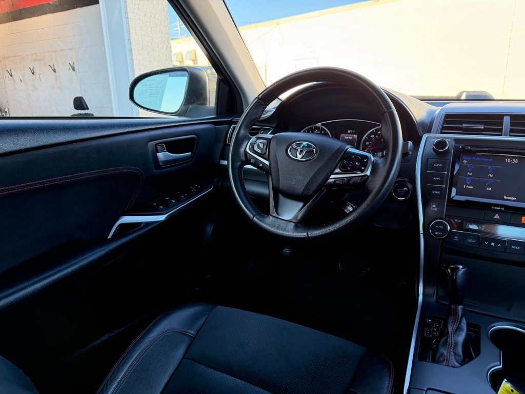 2017 Toyota Camry Image 12