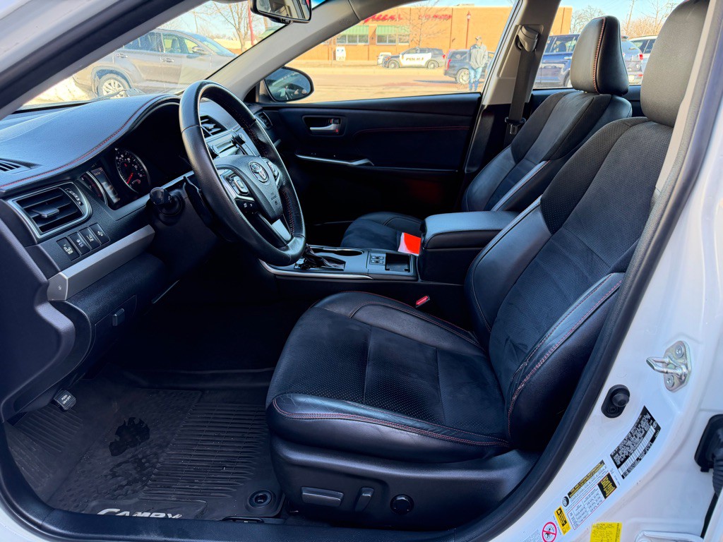 2017 Toyota Camry Image 15