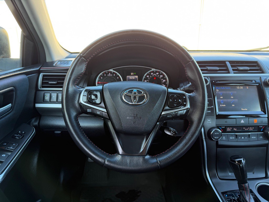 2017 Toyota Camry Image 16