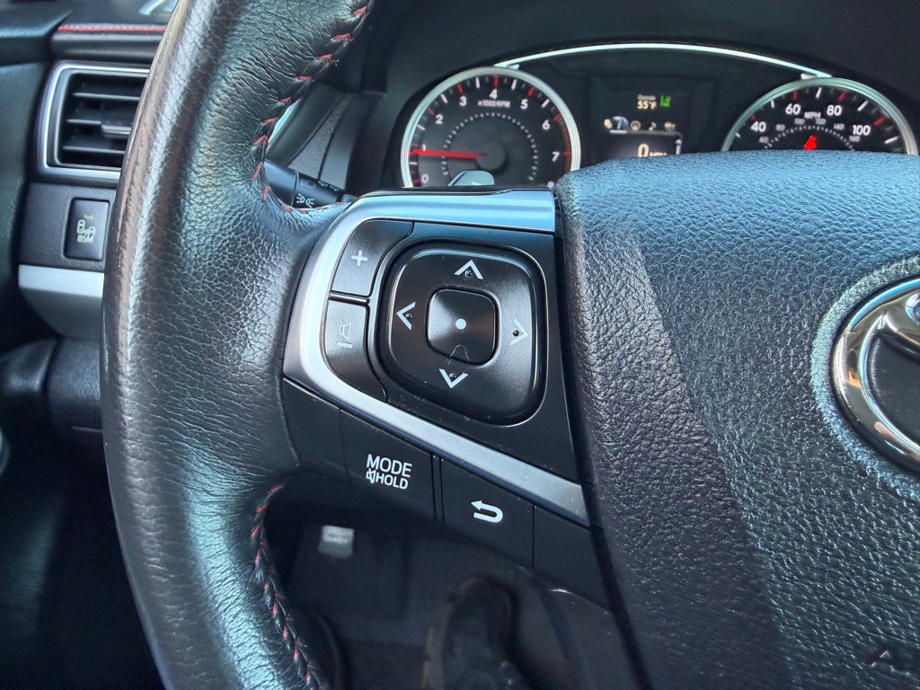 2017 Toyota Camry Image 18